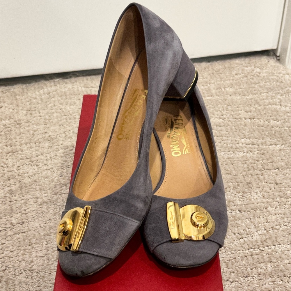 Salvatore Ferragamo- grey suede pump with gold lock size EU 40